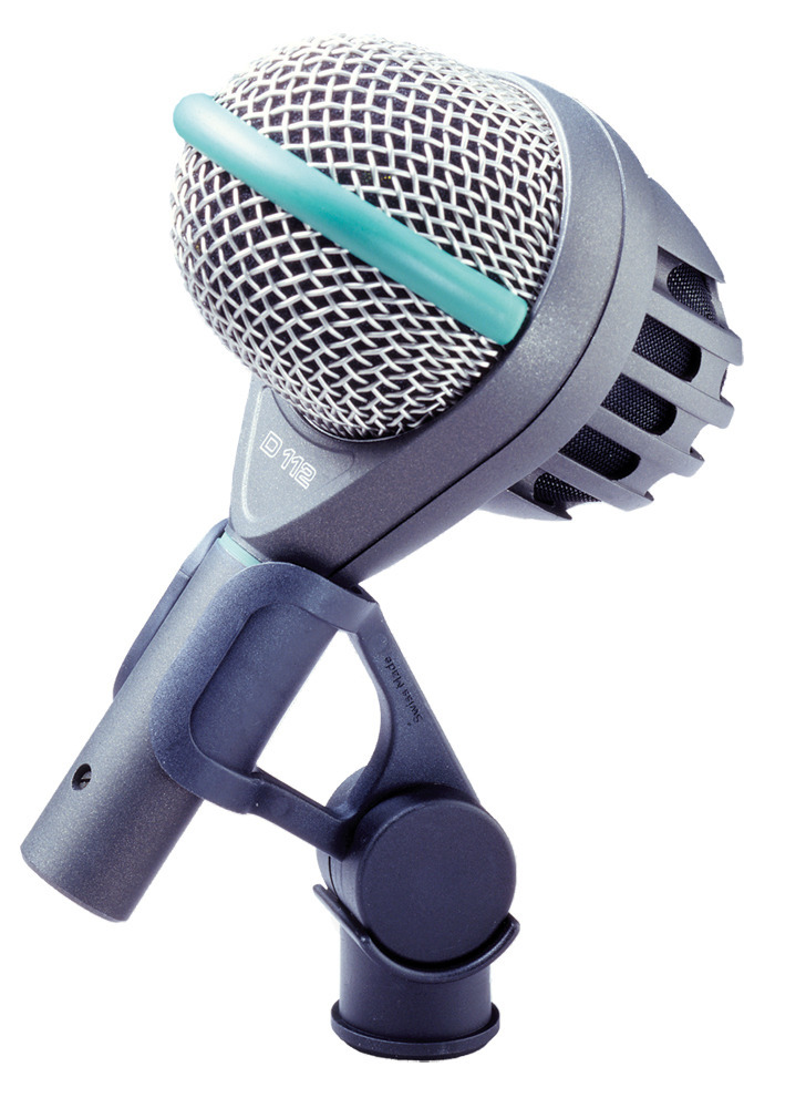ダイナミックマイク。AKG D-112